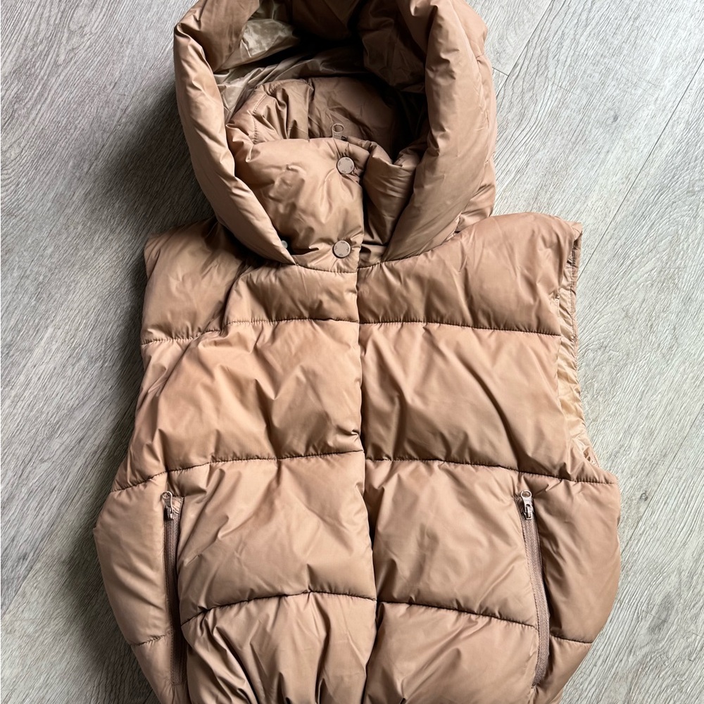 ALO Yoga Almond Puffer Vest XXS